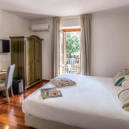 Affittacamere Plaza 4*